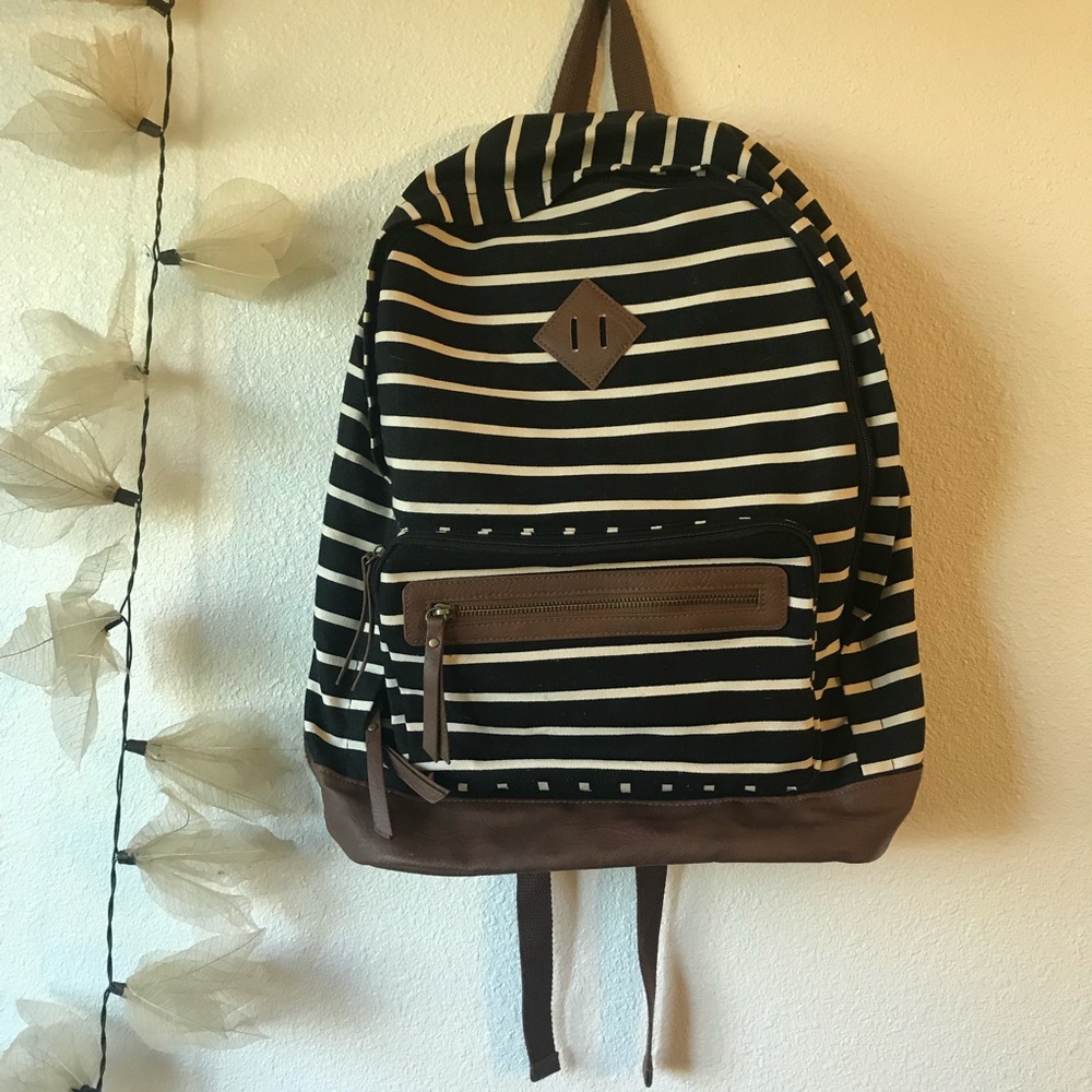 Black and white striped backpack ➖➖➖